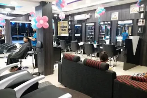 CALLUNA Unisex Salon &amp; Bridal Makeup Studio