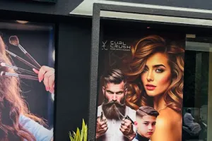 Curl Crush - Unisex Salon &amp; Academy Pattambi