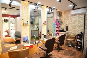 SPANGLEBOWS - a unit of 9streaks Hair &amp; Beauty Salon / Makeover