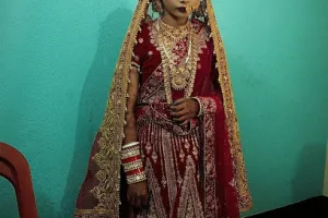 Julian Salon &amp; Sonali's Makeover ( Unit of JULIAN LADIES BEAUTY PARLOUR )