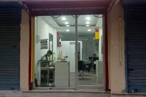 Comb &amp; Scissor unisex salon