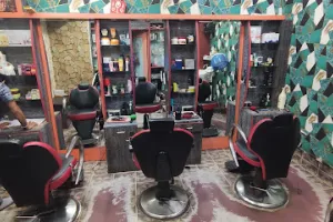 New Look Gents Saloon