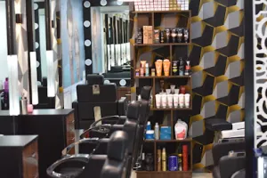 A FASHION &amp; BEAUTY FAMILY SALON