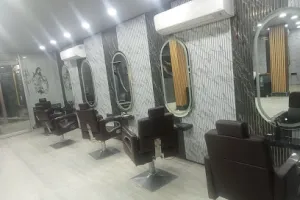BEFORE SALON