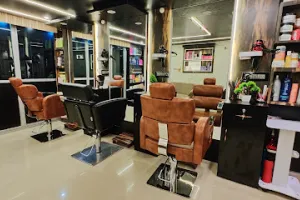 SHADOW FAMILY SALON