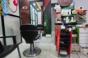 Rak's salon , spa &amp; Tattoo