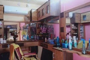 Sonali Beauty Parlour