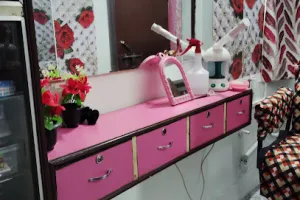 Fashion Ladies Beauty Parlour