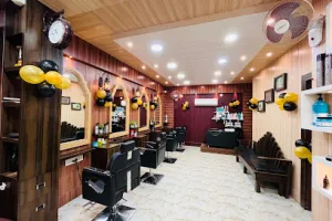 CRYSTAL - Unisex salon &amp; Makeup Studio