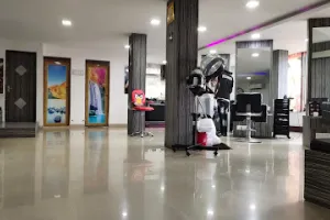 Habibs Hair &amp; Beauty unisex salon
