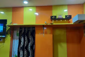 WOMEN Ladies Beauty Parlour