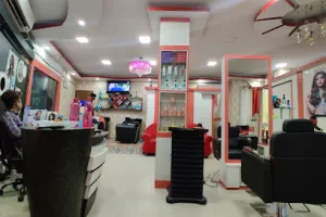 HABIB'S HAIR &amp; BEAUTY