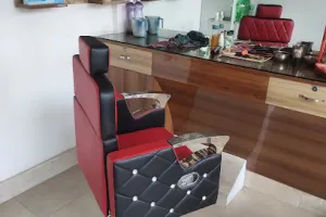 LAKHI SALON