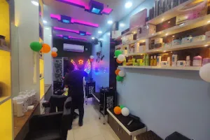 Braids &amp; Layers Unisex Salon