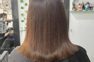 Novelle Unisex Salon