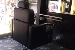 Royal Unisex Salon