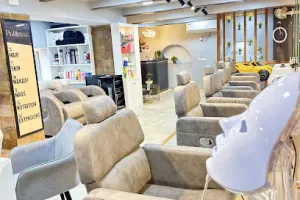 Profiles Salon &amp; Academy | Best salon near rash rashbehari avenue kolkata | Best Salon In South Kolkata