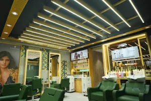 EXPERT HAIR SKIN SALON &amp; ACADEMY