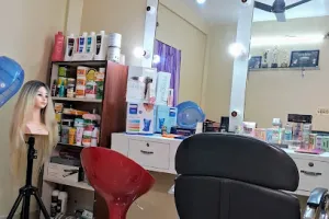 CHANDA'S MAKEUP ACADEMY AND BEAUTY SALON