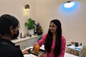 Hena | Makeup | Salon | Nails