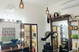 Udichi beauty salon &amp; academy (Only Ladies)