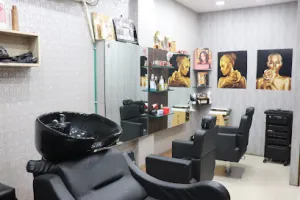 Glamours Family Salon