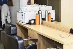 Trendy tone unisex salon