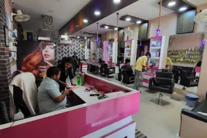 MATRIX UNISEX FAMILY SALOON