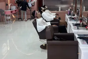 Loreal The Hairs Unisex Saloon || Best Professional Hair Salon In Ujjain || Best Hair &amp; Beauty Salon || Best Unisex Salon