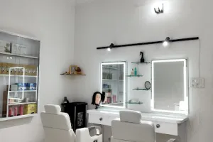 The Vanité- Beauty Salon &amp; Makeup Studio