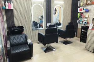 Naturence salon jabalpur