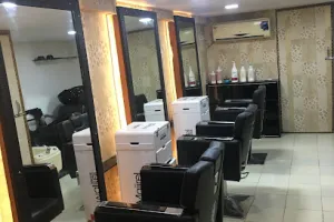 Be Stylish unisex salon