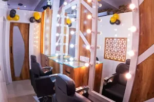 Amazing glam factor unisex salon