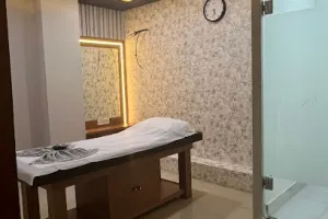Mini wellnes spa and salon-Lashkar Gwalior