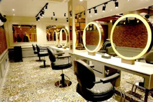 Looks Salon Gwalior