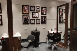 LOOKS Salon Gwalior