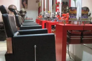 ARSHI`S BEAUTY SALON and Female Boutique