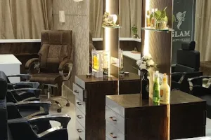 GLAM BEAUTY STUDIO