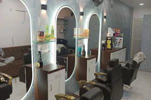 Classic unisex salon