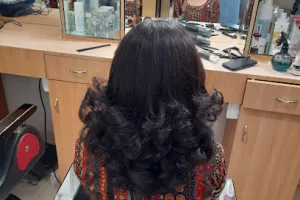 Moz Ladies Beauty Parlour