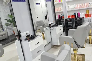 Taj Salon
