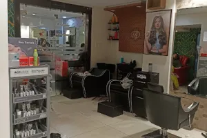 Rashmi's beauty salon and make-up studio