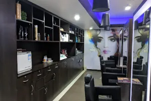 VLCC BEAUTY CLINIC ( Bhopal)