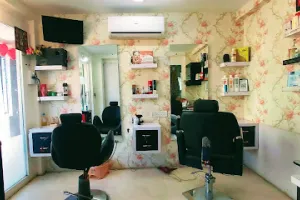 Sheersh unisex salon