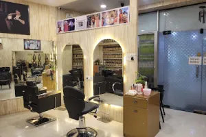 JINI the Artistic Unisex salon Indore (jinindori organic)