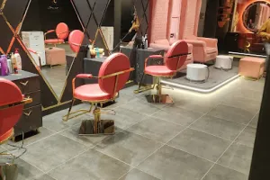 show off luxury unisex salon
