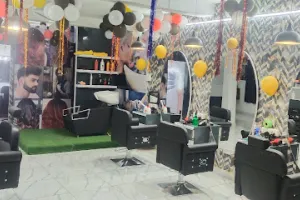 THE MAGiC MiRROR UNISEX SALON &amp; ACADEMY - Best Salon In Dewas | Best Hair &amp; Professional Makeup Artist | Best Nail Extension