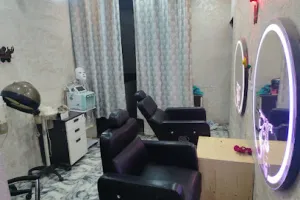 New smart look unisex parlour, best, makeup artist,best salon ratlam