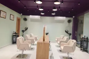 STUDIO11 Family Salon Rewa