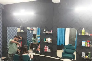 Embellish unisex saloon